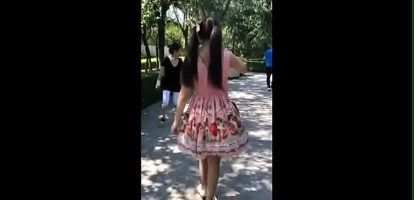 中国网红小鸟酱vip户外裸体跳舞视频流出